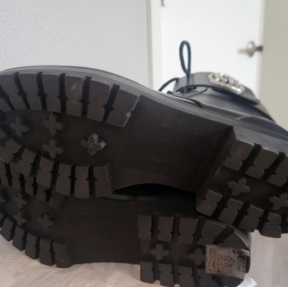 Michael Kors Tatum Vombat Boot - Picture 6 of 8